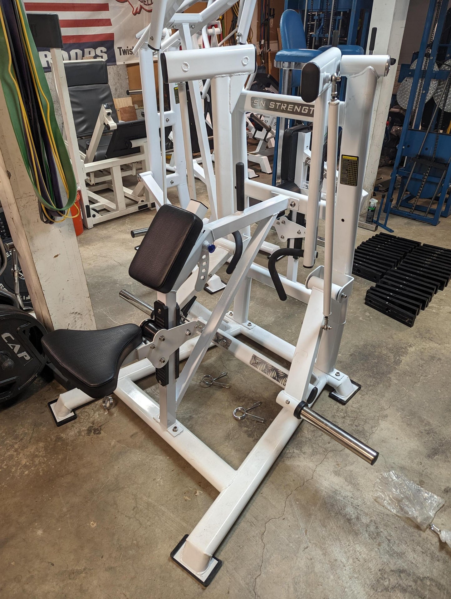 SN Plate Loaded Low Row Machine