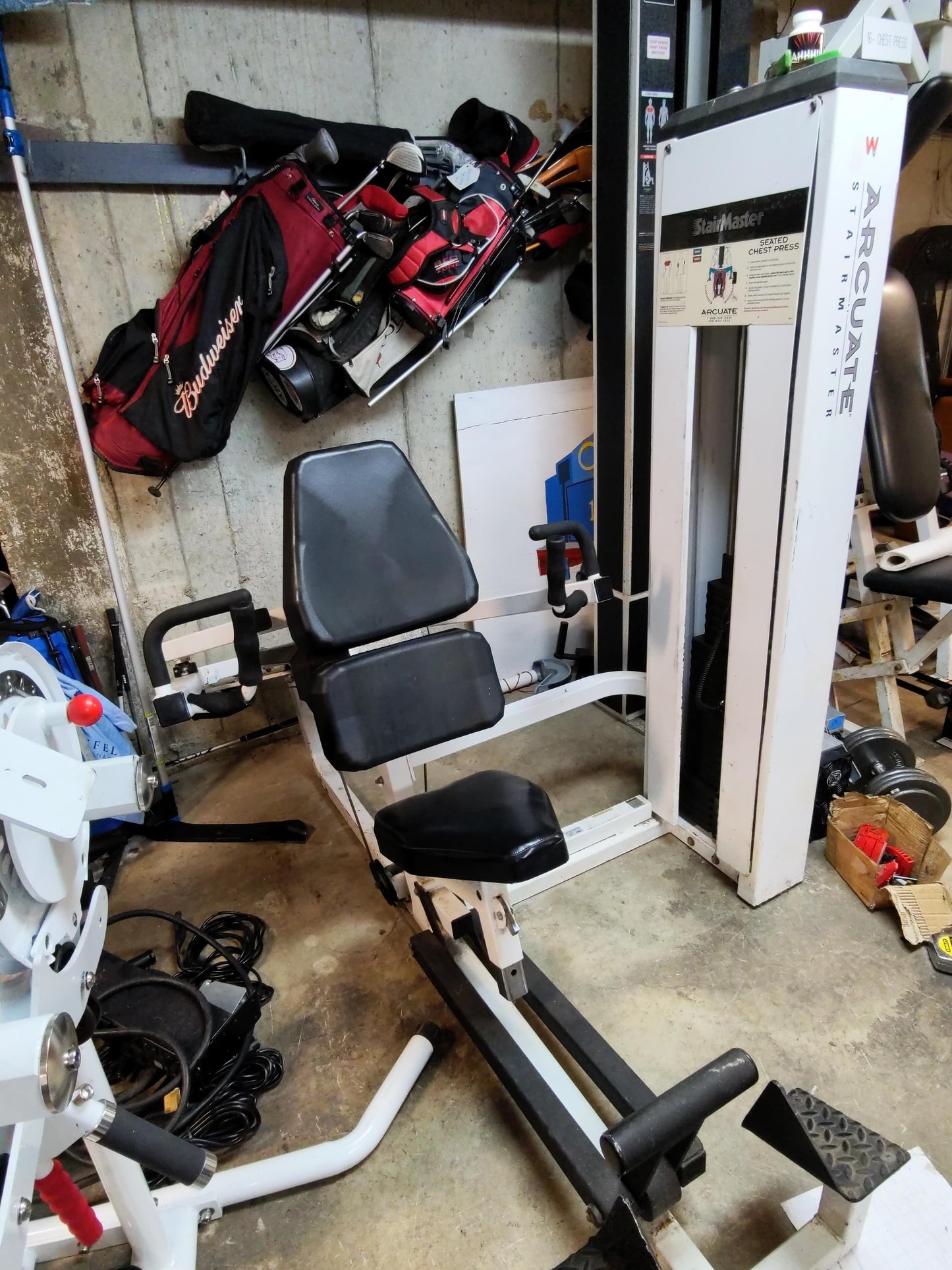 Converging Chest Press - Stairmaster